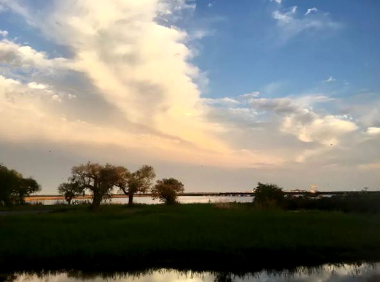 Spacious Pet-Friendly Cottage with Sensational Views on the Pascagoula River, Mississippi