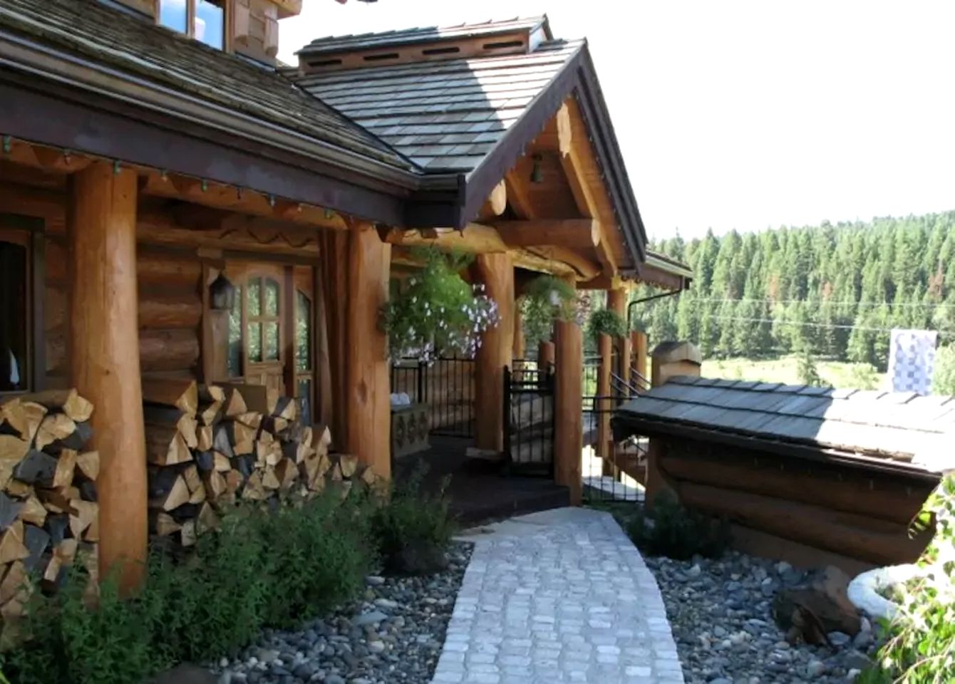 Rustic Waterfront Accommodation near Lac La Hache in British Columbia, Canada