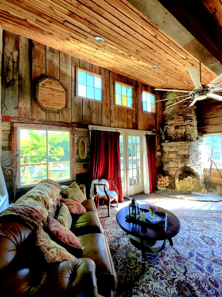 Light-Filled Lakeside Cabin with Private 15-Acre Spring-Fed Lake Near Downtown Excelsior Springs, Missouri