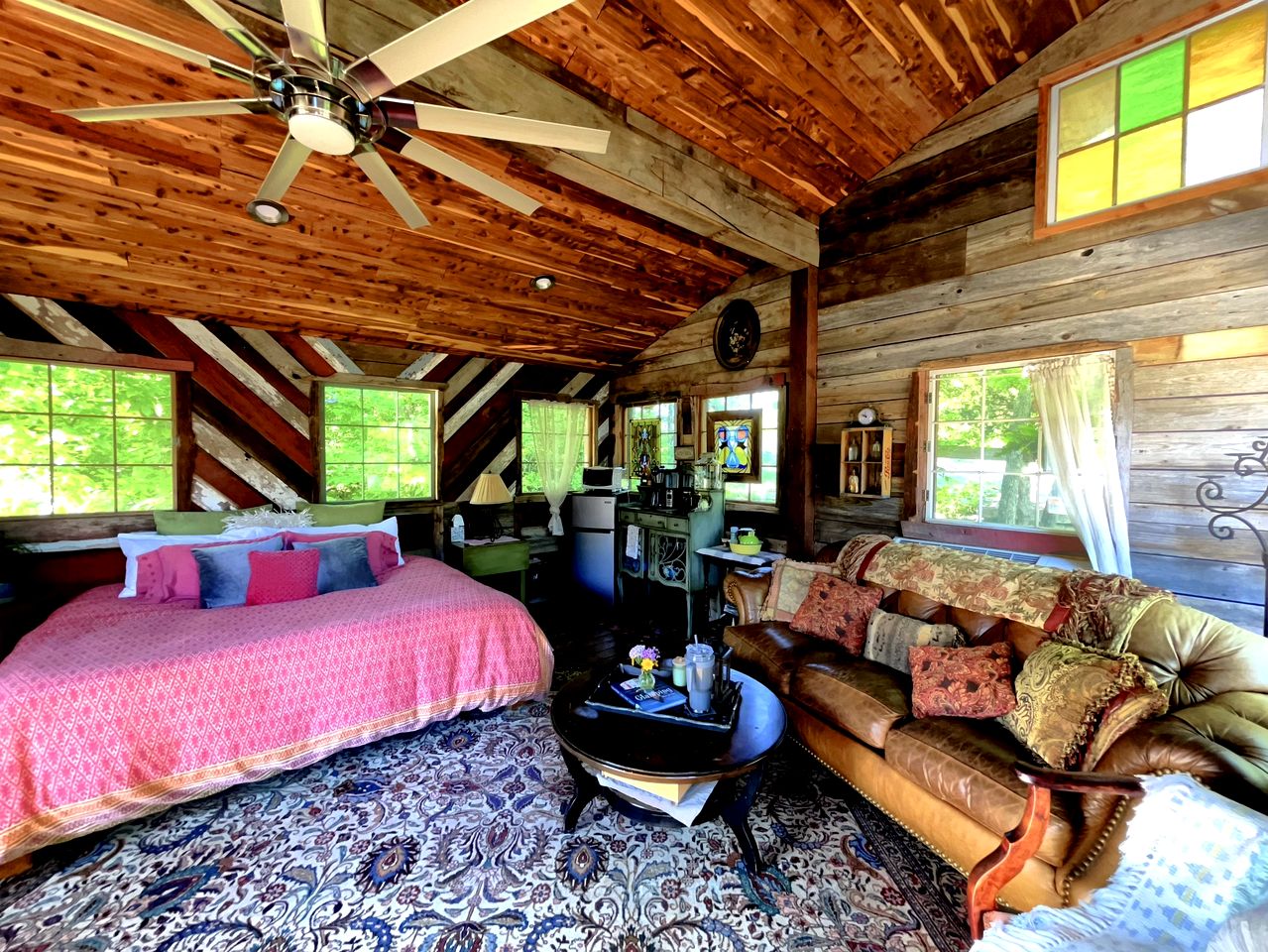 Light-Filled Lakeside Cabin with Private 15-Acre Spring-Fed Lake Near Downtown Excelsior Springs, Missouri