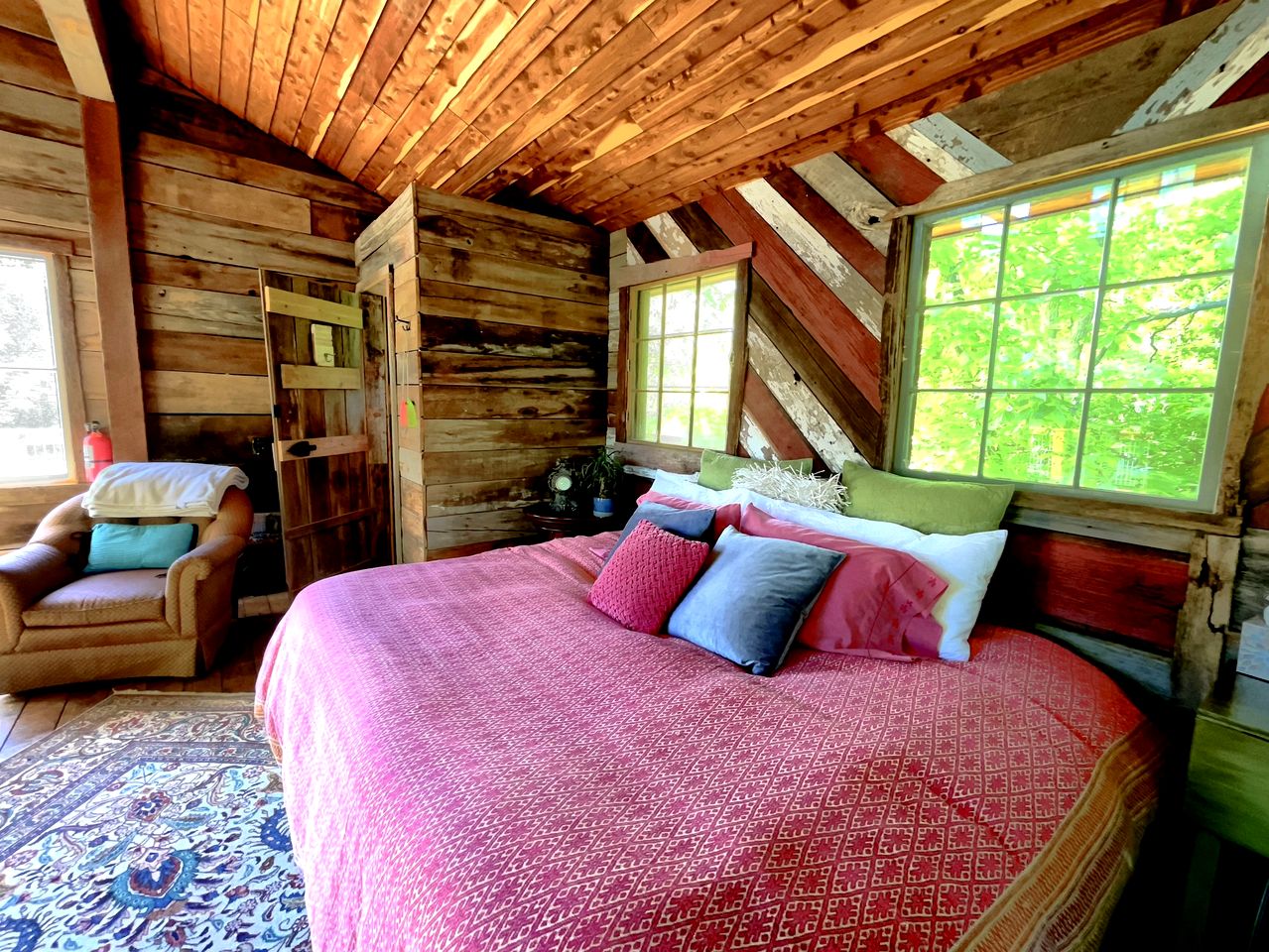 Light-Filled Lakeside Cabin with Private 15-Acre Spring-Fed Lake Near Downtown Excelsior Springs, Missouri