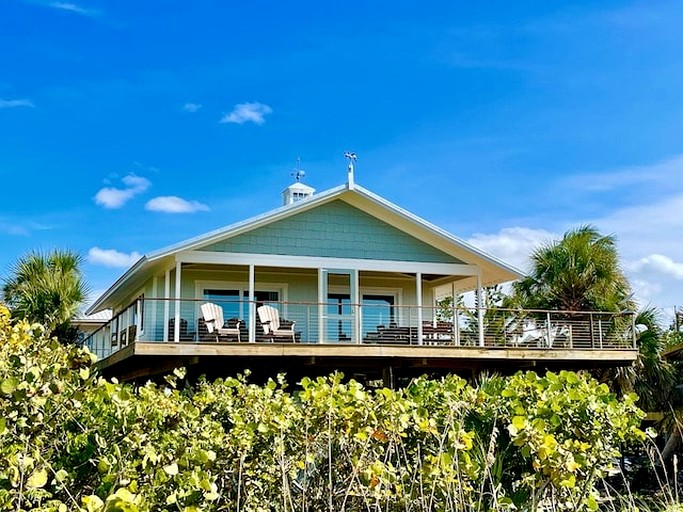 Charming Old Florida Cottage with Private Dock & Sunset Views near Little Gasparilla Island, FL