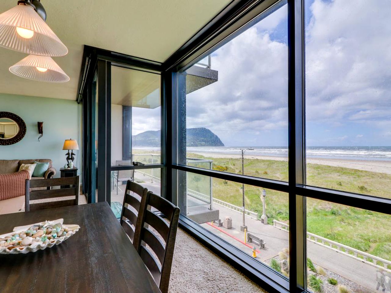 Deluxe Rental with Shared Pool in Seaside, Oregon