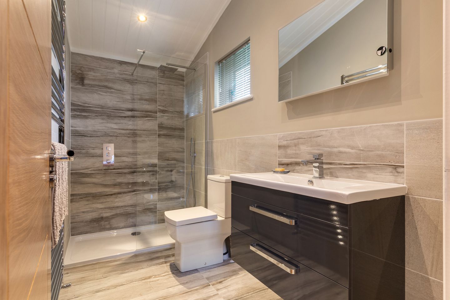 Dog-Friendly Luxury Lodge with Patio near Tenby & Saundersfoot, Pembrokeshire Coast