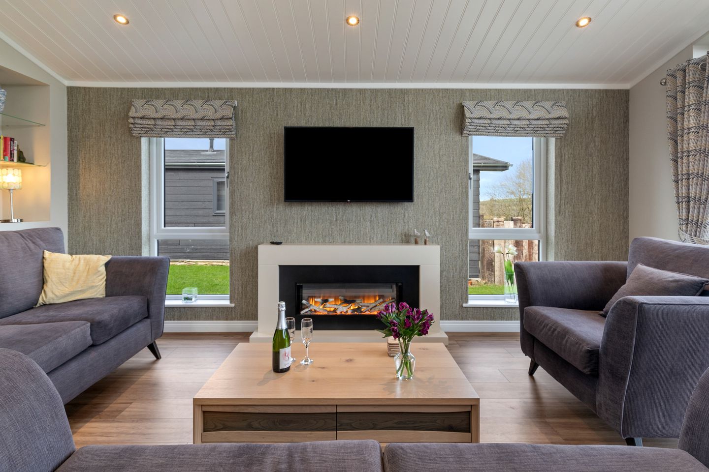 Dog-Friendly Luxury Lodge with Patio near Tenby & Saundersfoot, Pembrokeshire Coast