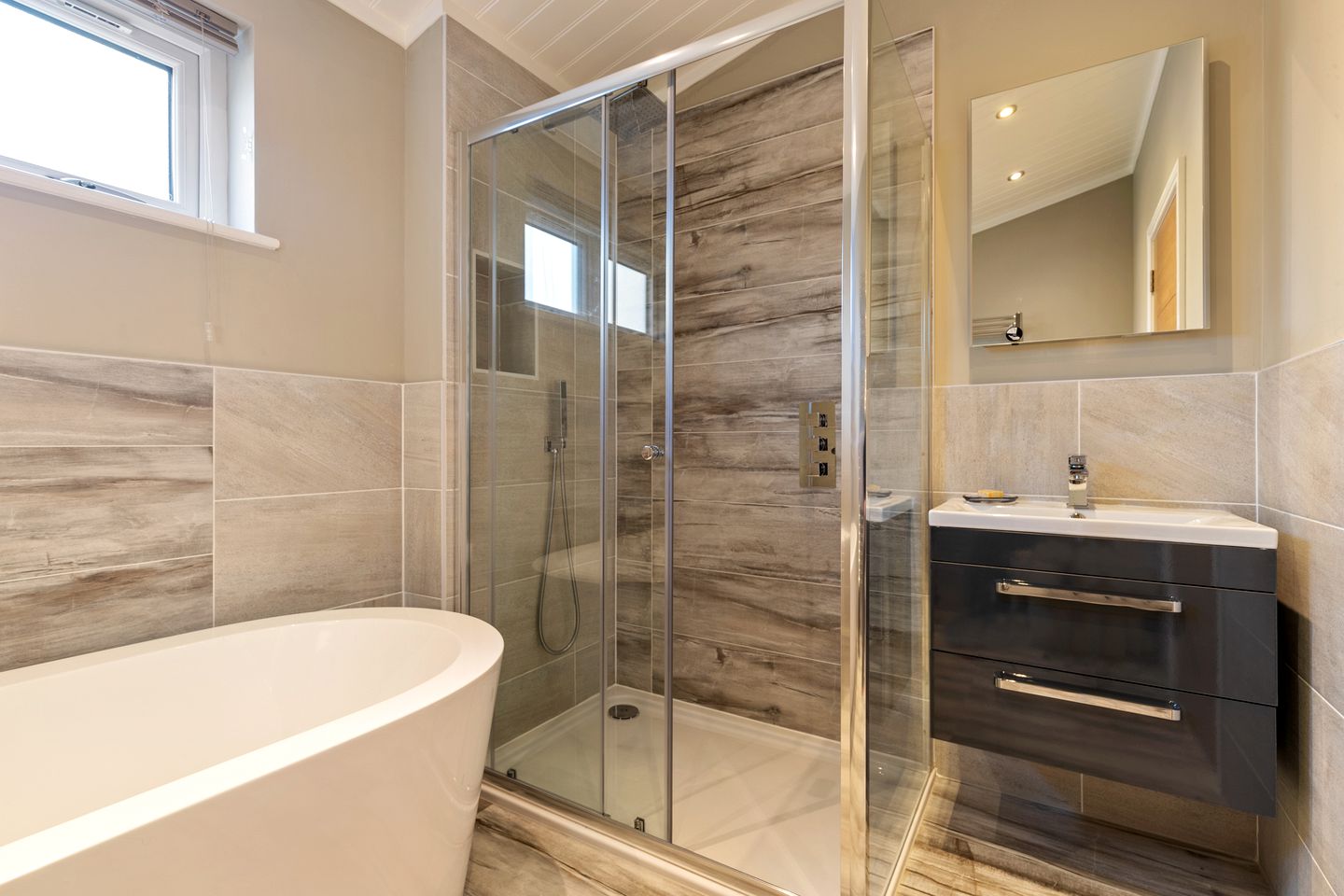 Dog-Friendly Luxury Lodge with Patio near Tenby & Saundersfoot, Pembrokeshire Coast