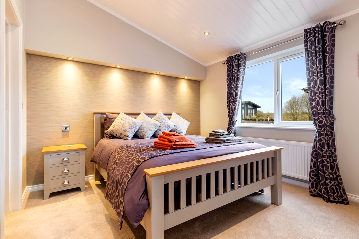 Dog-Friendly Luxury Lodge with Patio near Tenby & Saundersfoot, Pembrokeshire Coast