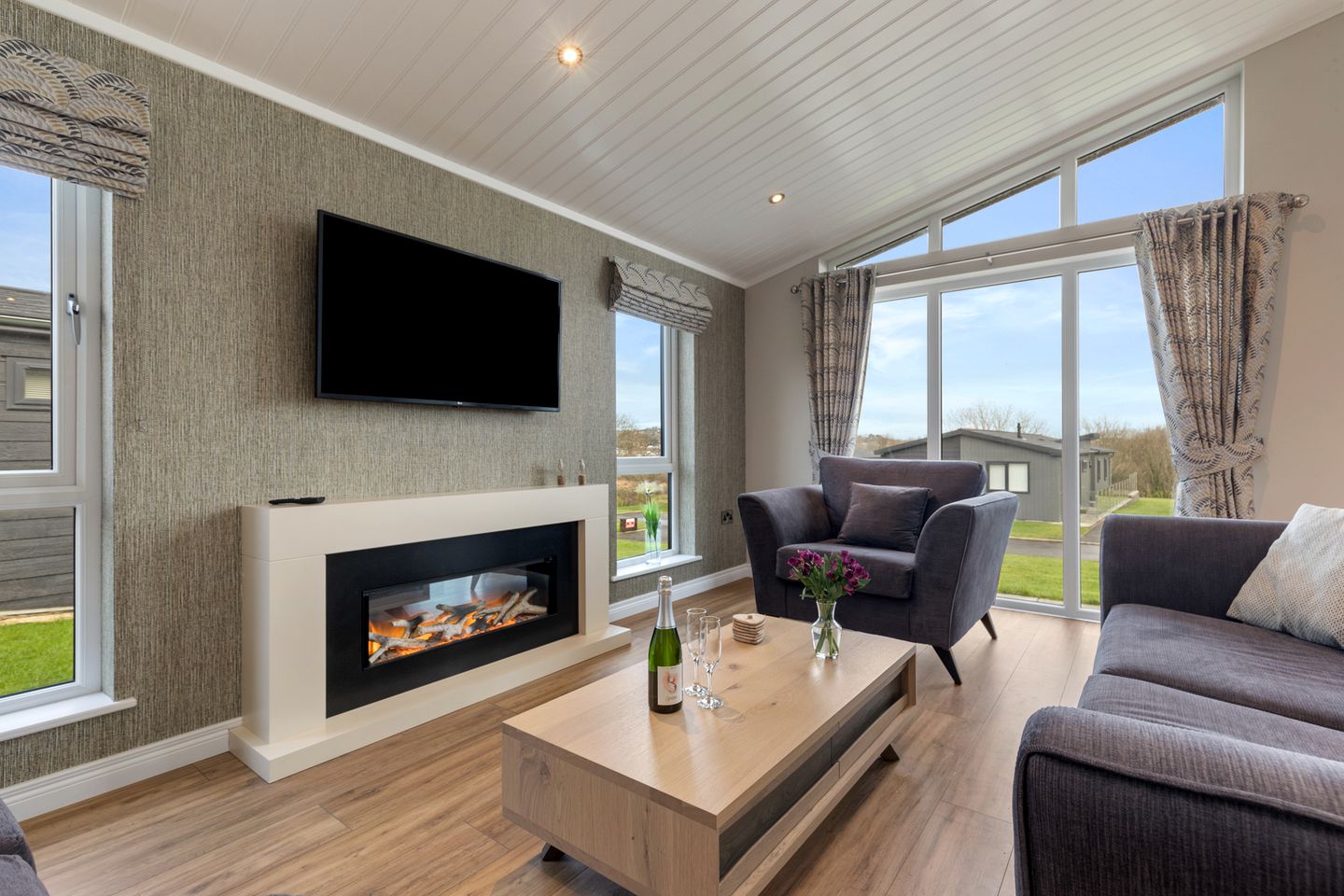Dog-Friendly Luxury Lodge with Patio near Tenby & Saundersfoot, Pembrokeshire Coast