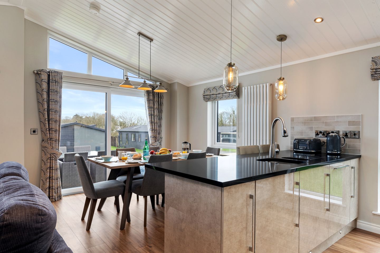 Dog-Friendly Luxury Lodge with Patio near Tenby & Saundersfoot, Pembrokeshire Coast