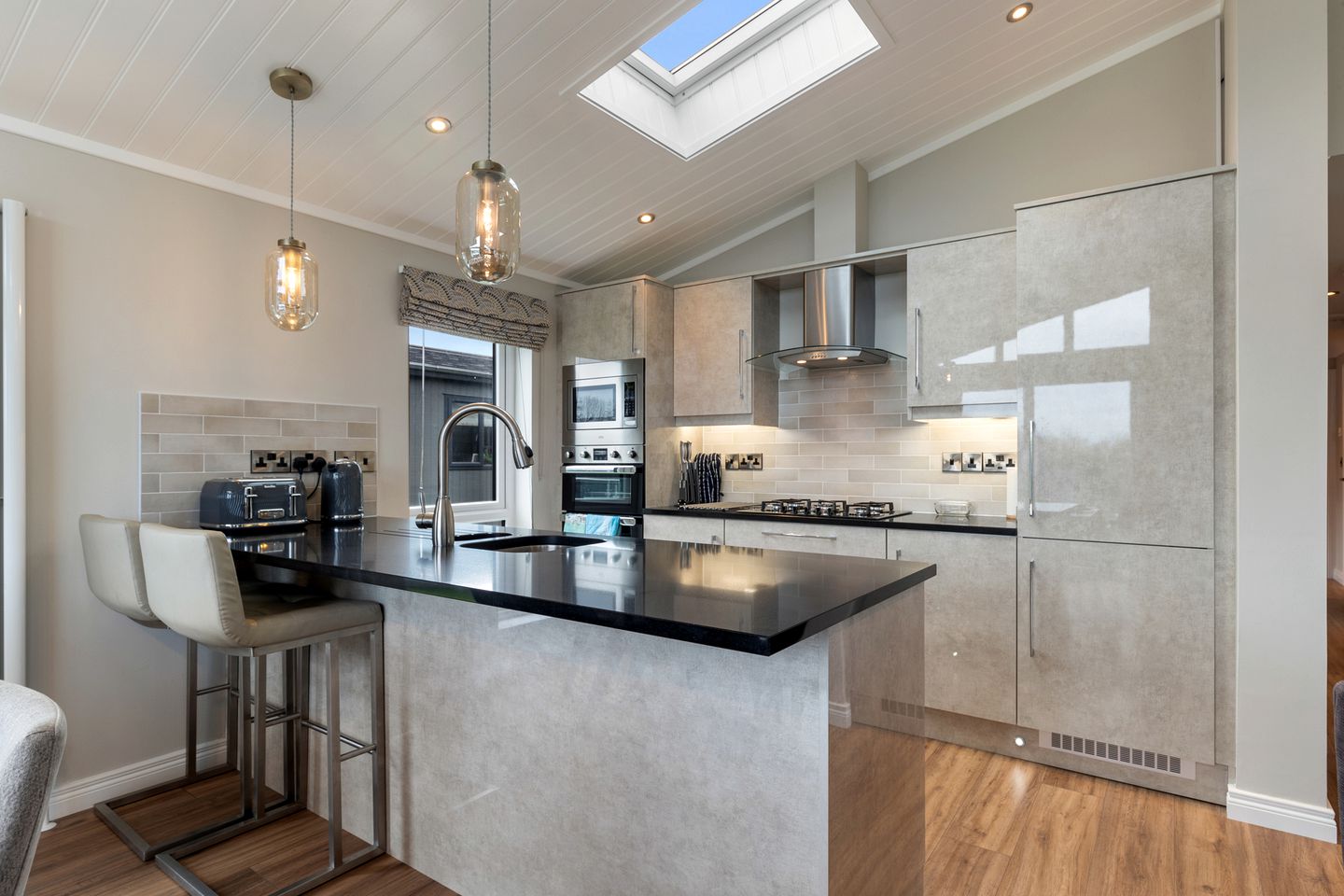 Dog-Friendly Luxury Lodge with Patio near Tenby & Saundersfoot, Pembrokeshire Coast