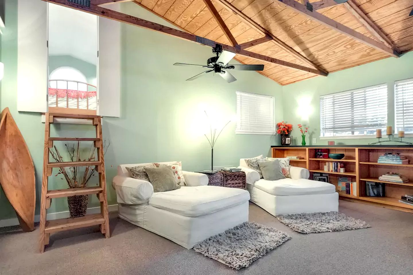 Cabin Rental with an Indoor Hot Tub near Lake Whitney