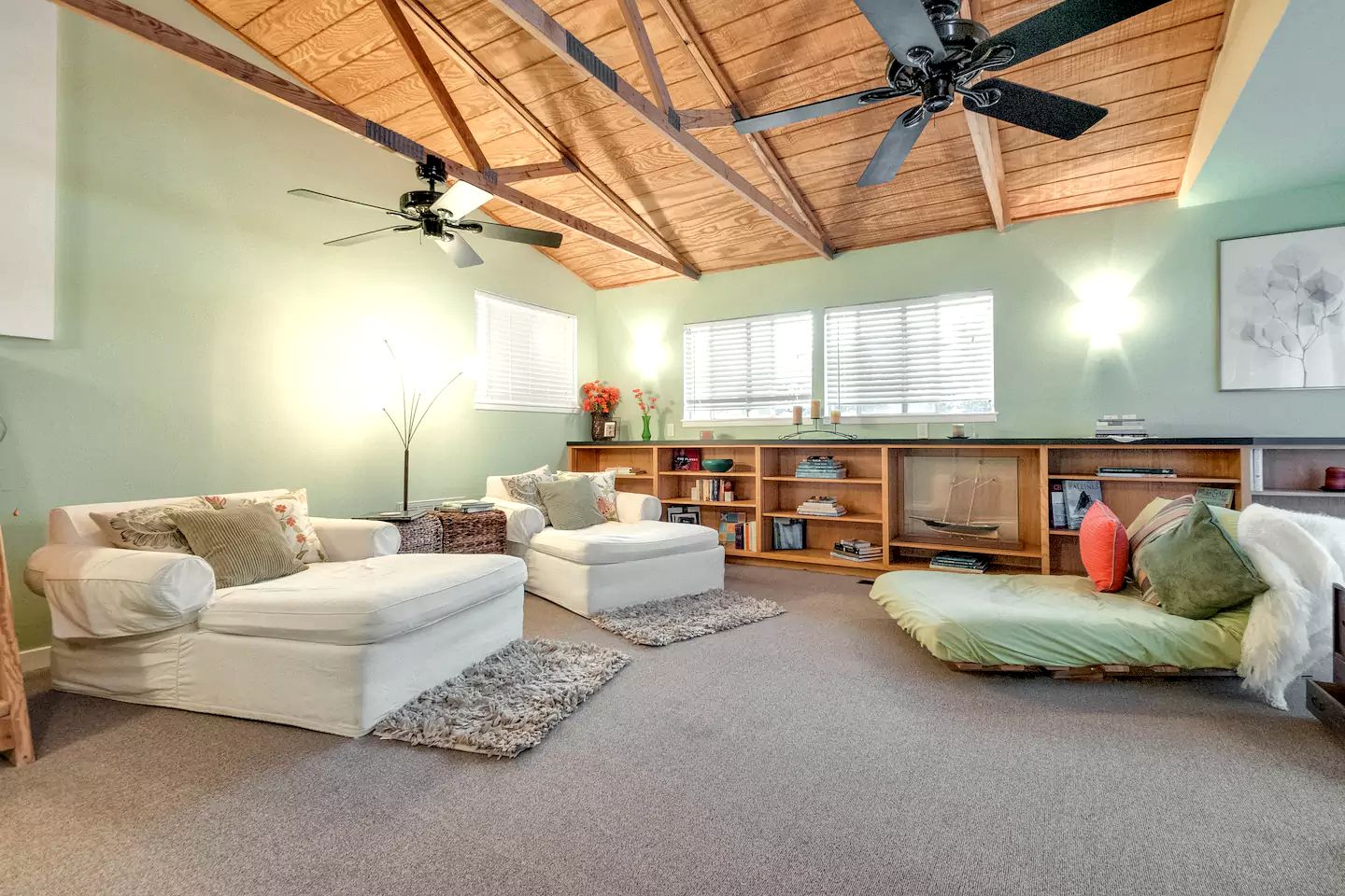 Cabin Rental with an Indoor Hot Tub near Lake Whitney