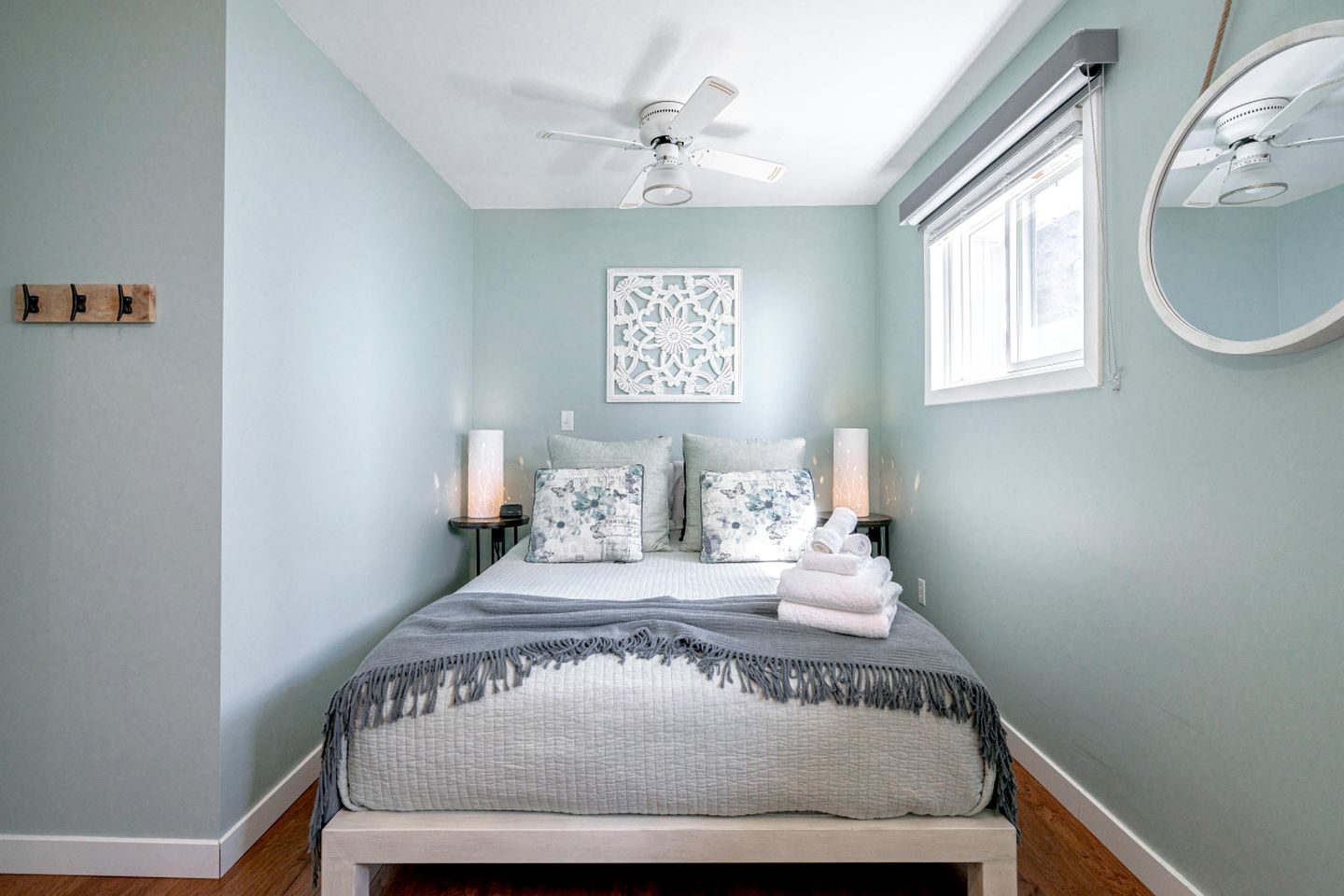 Amazing Beachfront Cottage with Barbecue in Leamington, Ontario