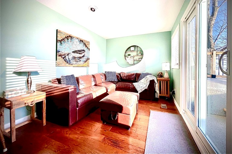 Cottages (Canada, Leamington, Ontario)