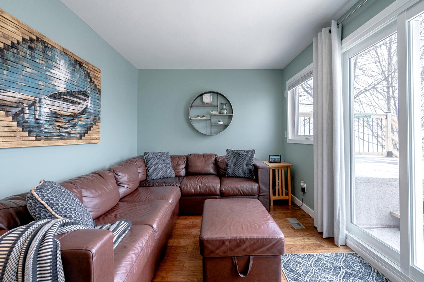Amazing Beachfront Cottage with Barbecue in Leamington, Ontario