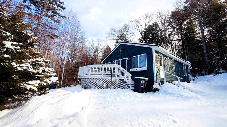 Cozy Lakeside Cabin Retreat with Scenic Views for a Relaxing Getaway in Greenville, Maine
