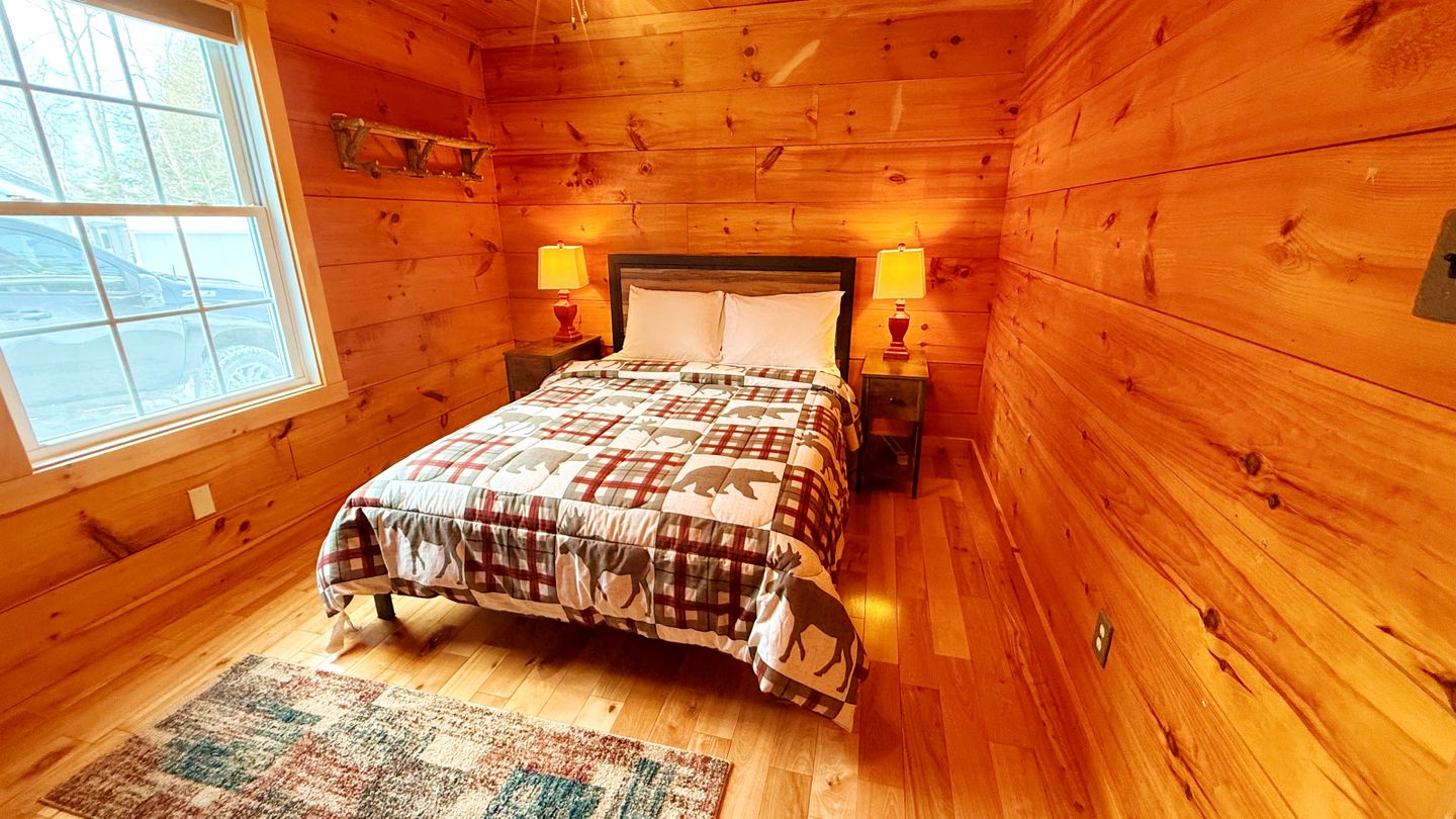 Cozy Lakeside Cabin Retreat with Scenic Views for a Relaxing Getaway in Greenville, Maine
