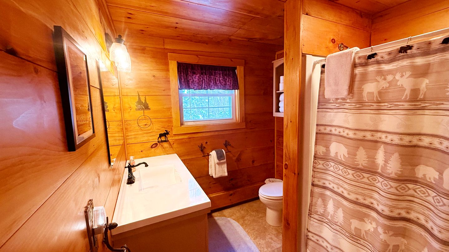 Cozy Lakeside Cabin Retreat with Scenic Views for a Relaxing Getaway in Greenville, Maine