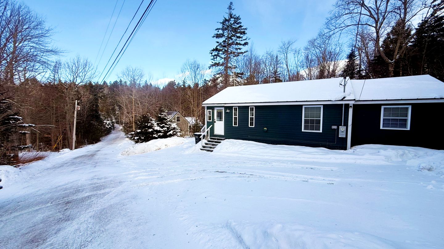 Cozy Lakeside Cabin Retreat with Scenic Views for a Relaxing Getaway in Greenville, Maine