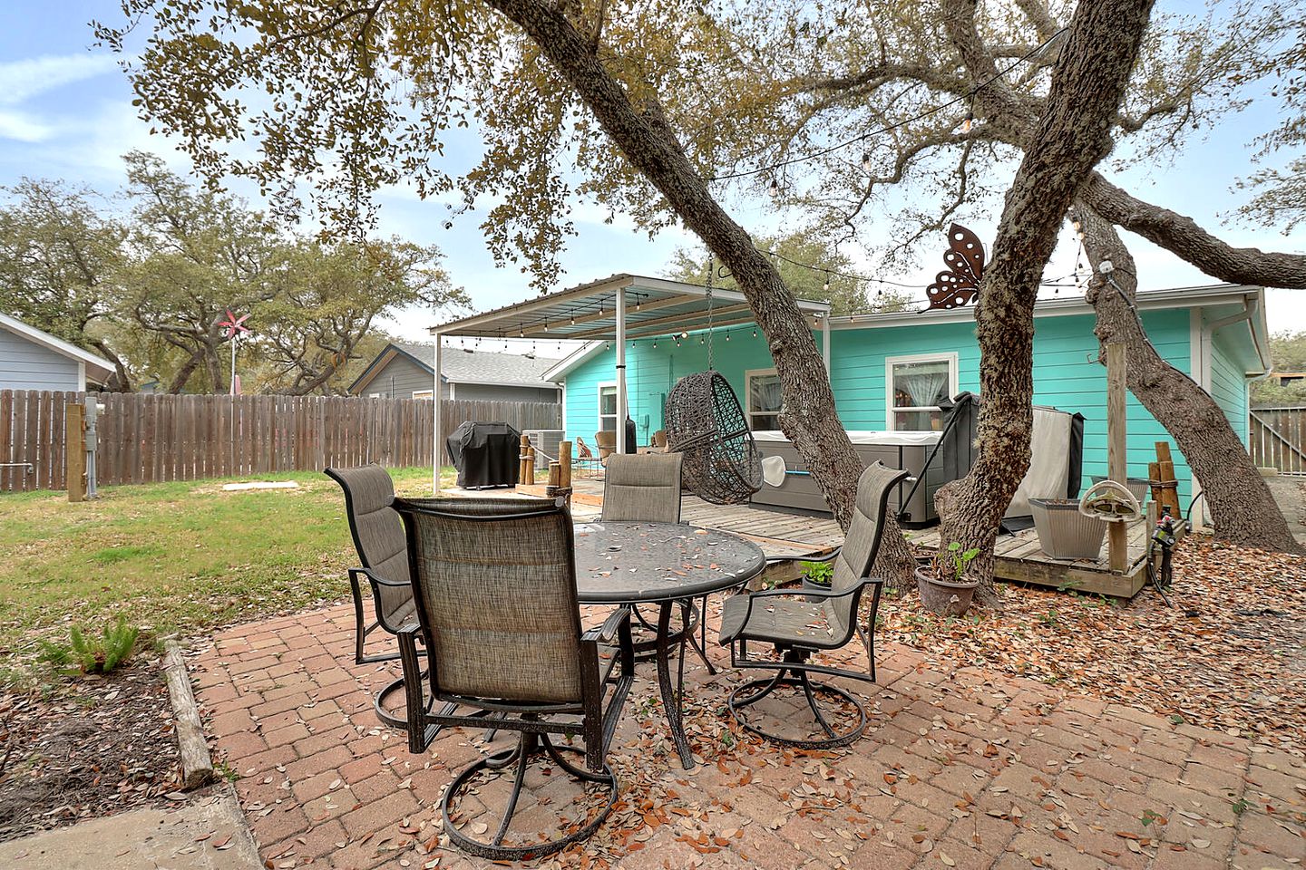 Picturesque Modern Cabin with Hot-Tub and Patio in Rockport, Texas