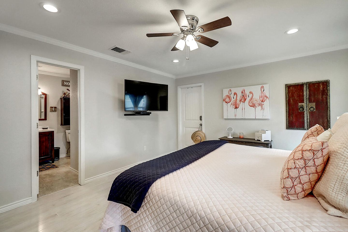 Picturesque Modern Cabin with Hot-Tub and Patio in Rockport, Texas
