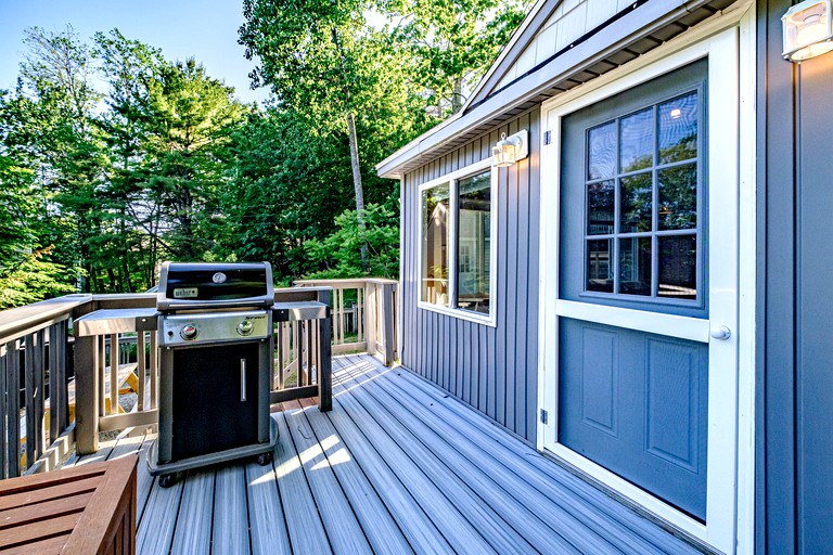 Sandy Feet Retreat A Sebago Waterfront Camp in Kettle Cove, Cabins