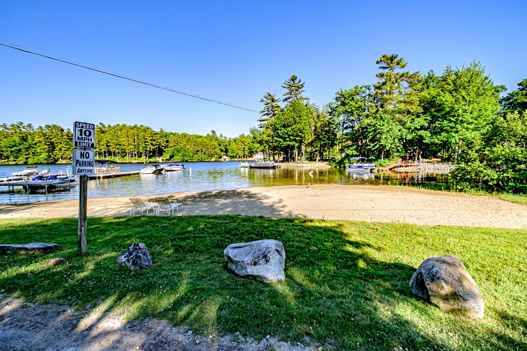 Sandy Feet Retreat A Sebago Waterfront Camp in Kettle Cove, Cabins