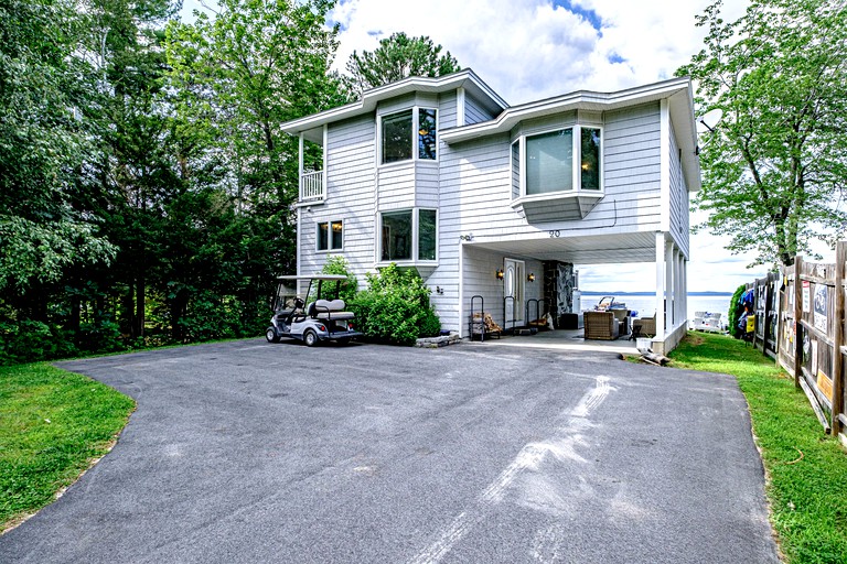 Sandy Shores A Family's Waterfront Vacation Spot, Cabins, Standish