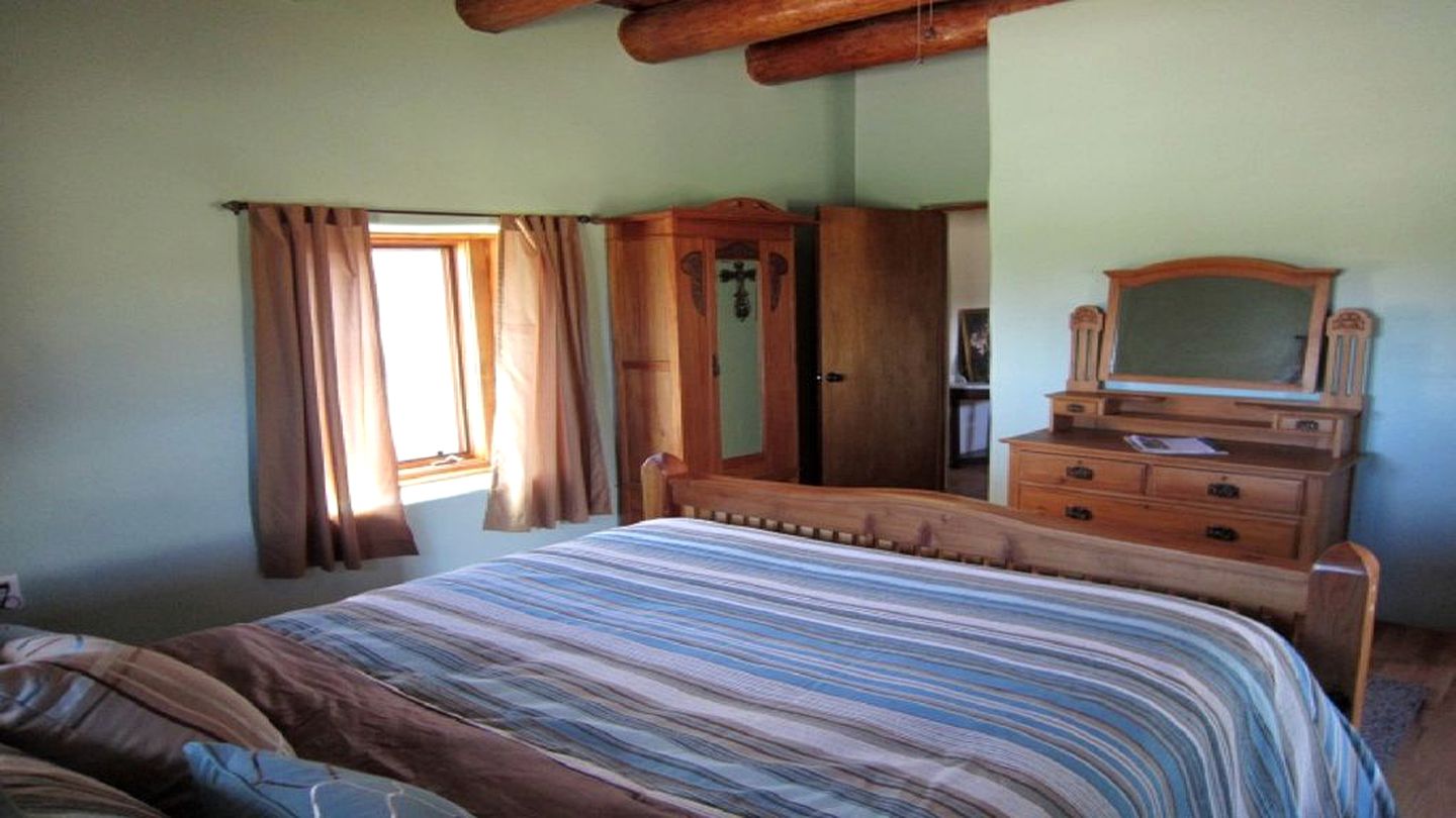 Beautiful Cottage Rental with Stunning Views near Santa Fe, New Mexico