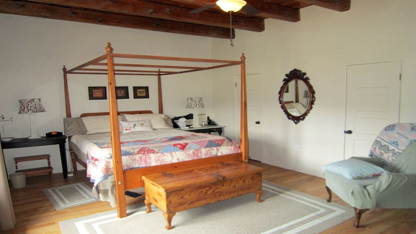 Beautiful Cottage Rental with Stunning Views near Santa Fe, New Mexico