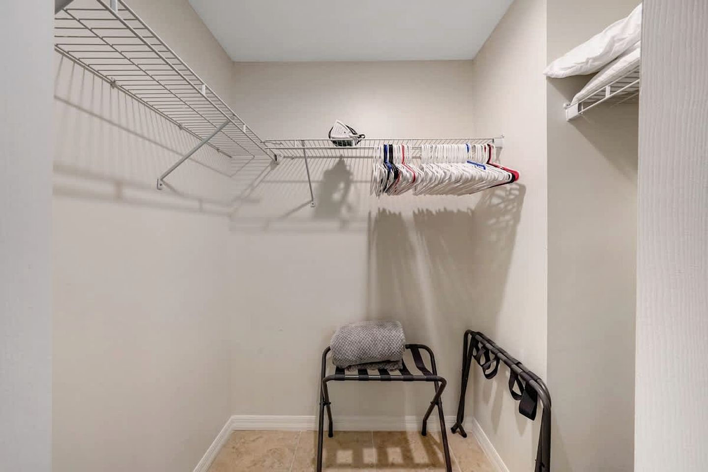 Modern Gated Townhouse with Heated Pool Access Near Beaches – Pompano Beach, Florida