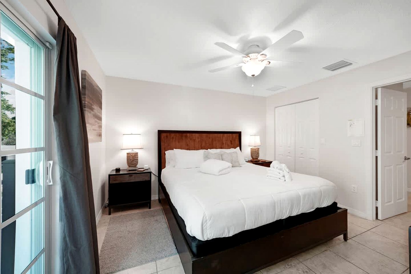 Modern Gated Townhouse with Heated Pool Access Near Beaches – Pompano Beach, Florida