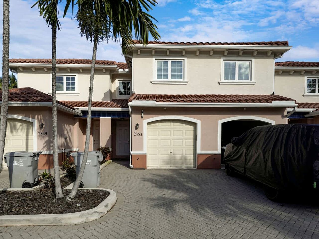 Modern Gated Townhouse with Heated Pool Access Near Beaches – Pompano Beach, Florida