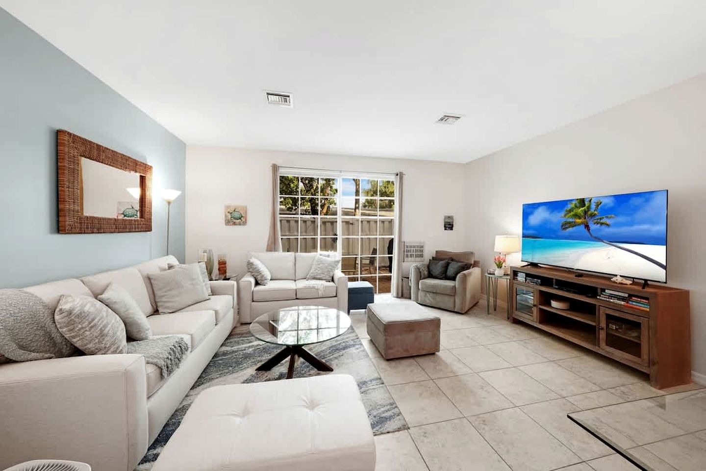 Modern Gated Townhouse with Heated Pool Access Near Beaches – Pompano Beach, Florida