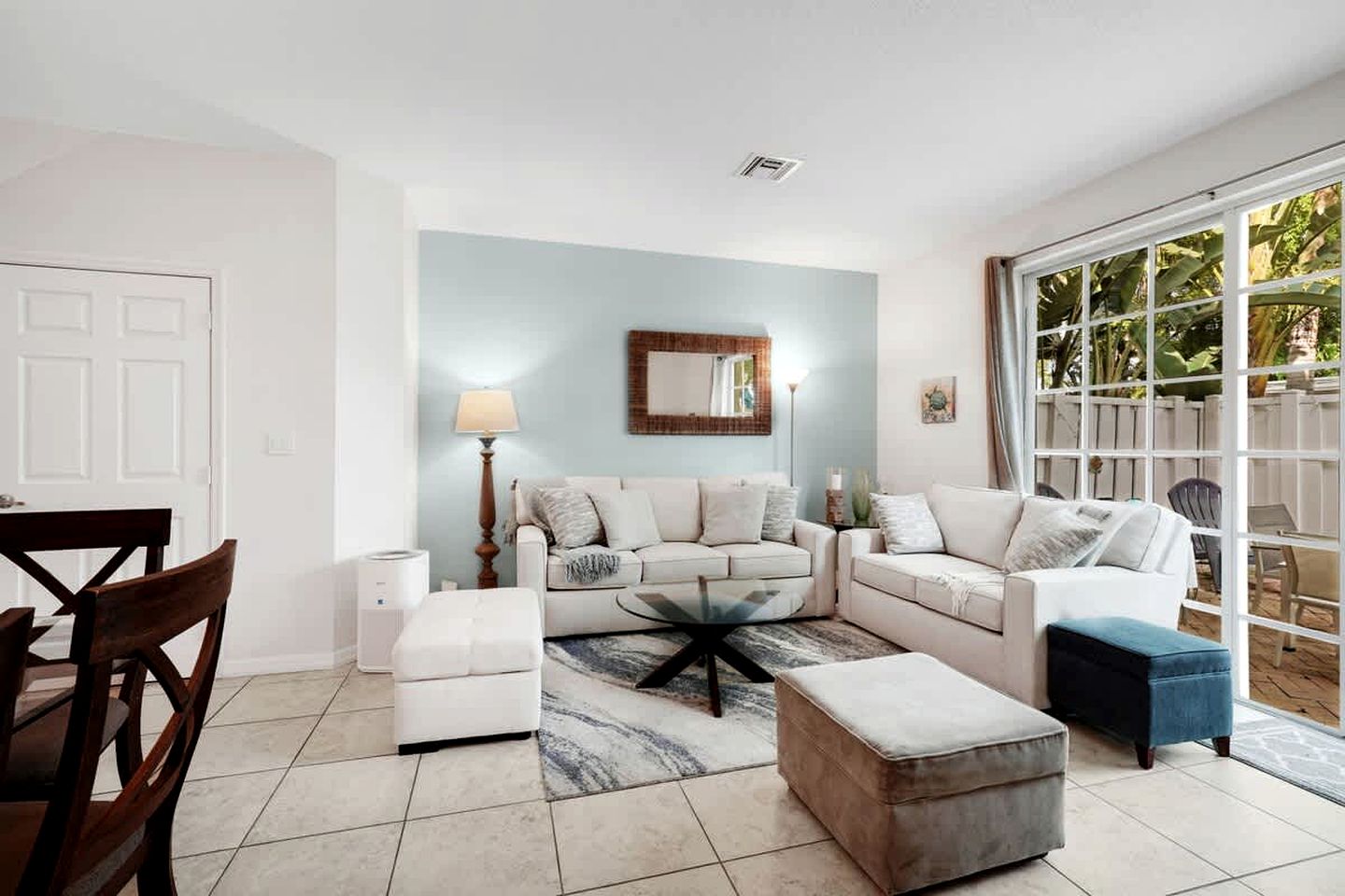 Modern Gated Townhouse with Heated Pool Access Near Beaches – Pompano Beach, Florida