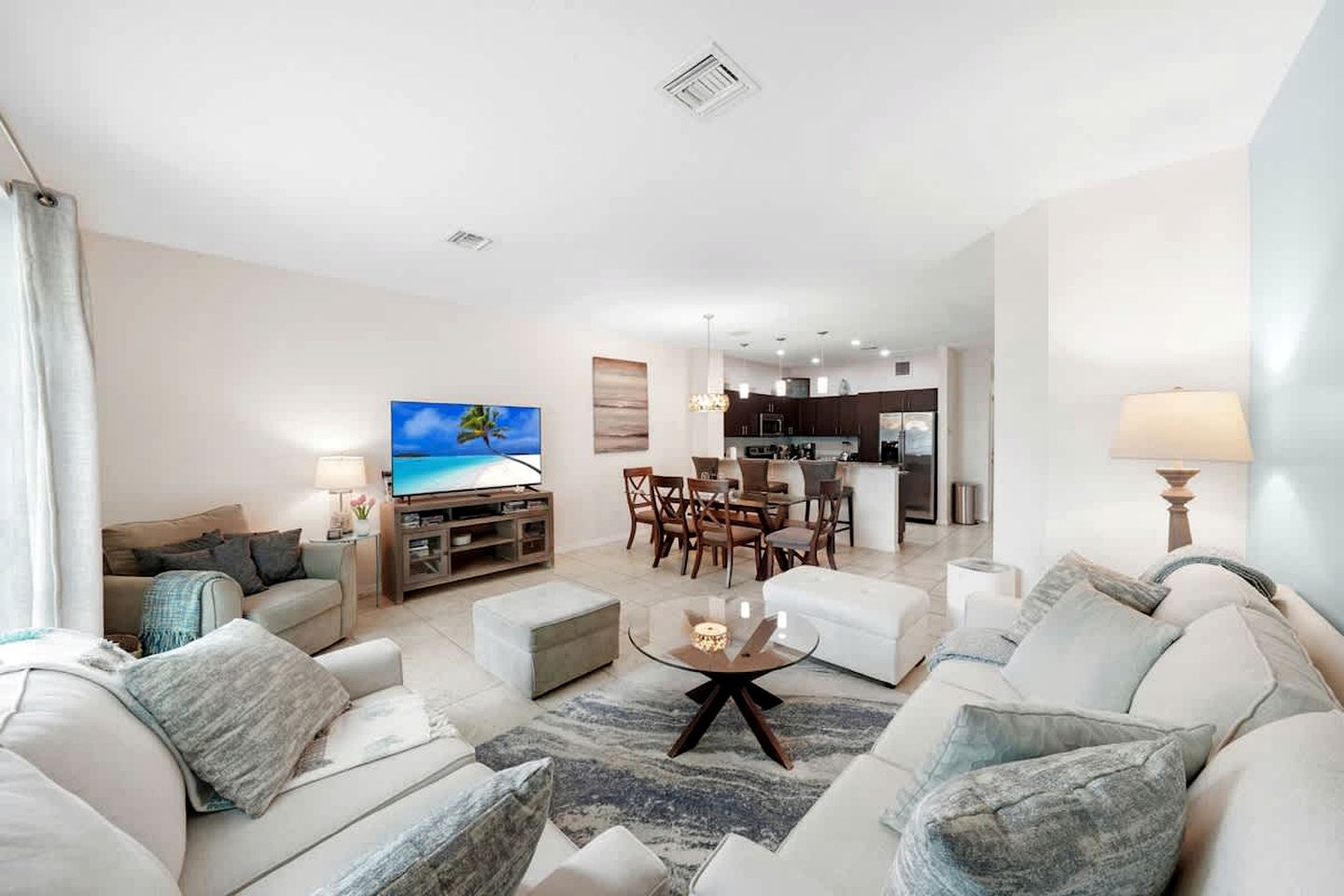 Modern Gated Townhouse with Heated Pool Access Near Beaches – Pompano Beach, Florida