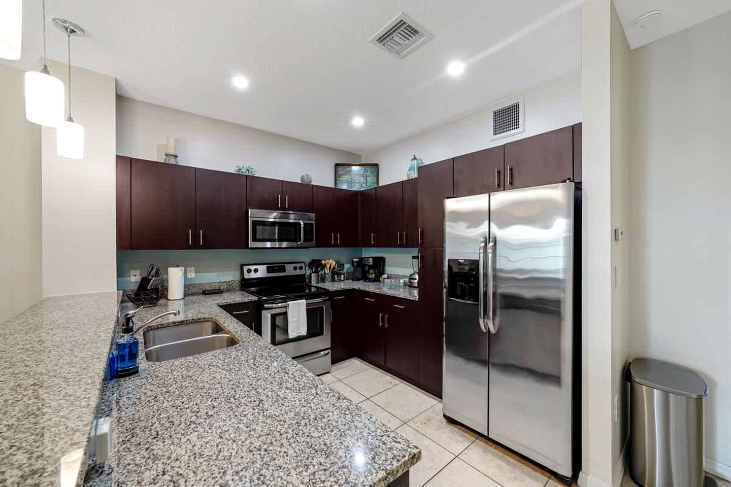 Modern Gated Townhouse with Heated Pool Access Near Beaches – Pompano Beach, Florida