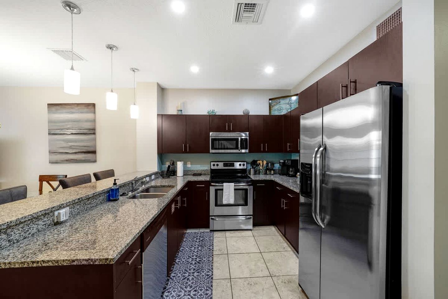 Modern Gated Townhouse with Heated Pool Access Near Beaches – Pompano Beach, Florida