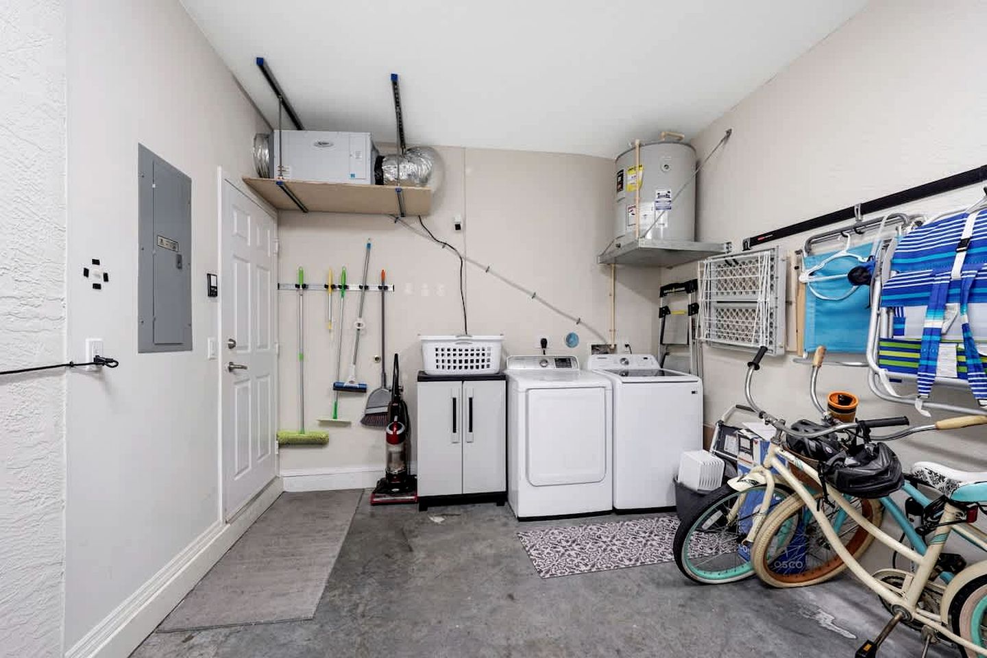 Modern Gated Townhouse with Heated Pool Access Near Beaches – Pompano Beach, Florida