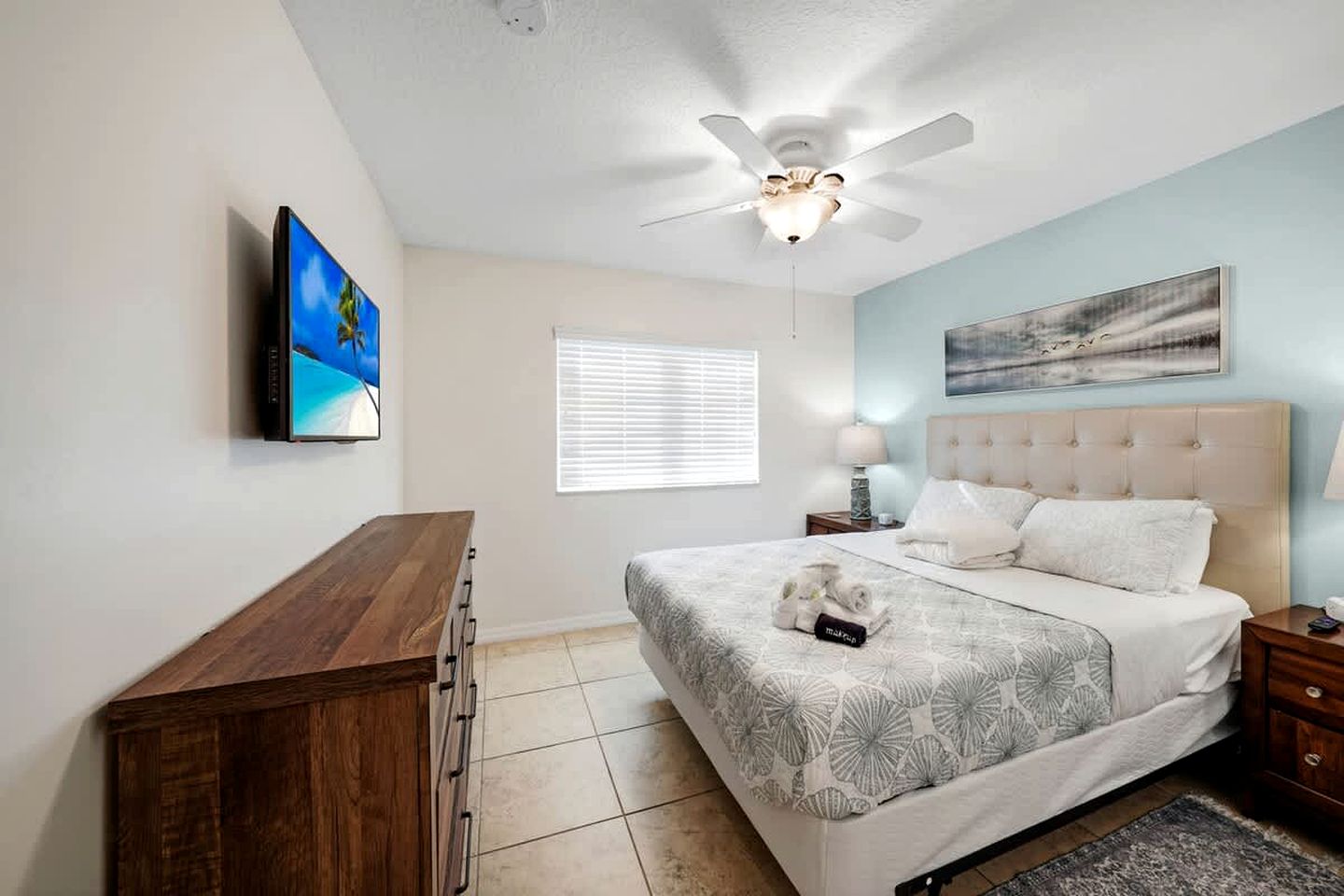 Modern Gated Townhouse with Heated Pool Access Near Beaches – Pompano Beach, Florida