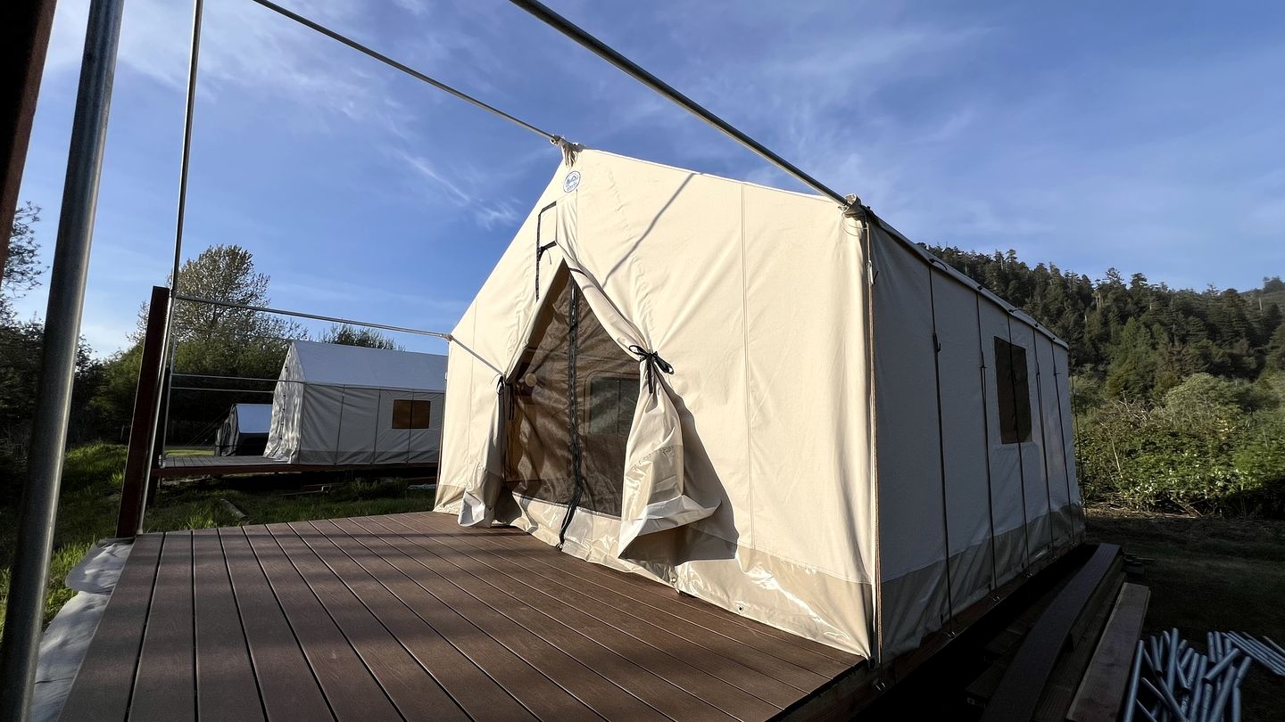 Spacious Safari Tent, Perfect for a Northern California Glamping Getaway near Fern Canyon