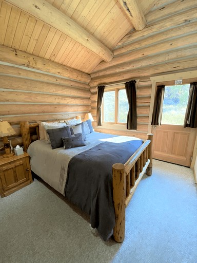 Tranquil Mountain Glamping Retreat: Stunning Log Cabin with a Hot Tub in Darby, MT | Log Cabins (Darby, Montana, United States of America)