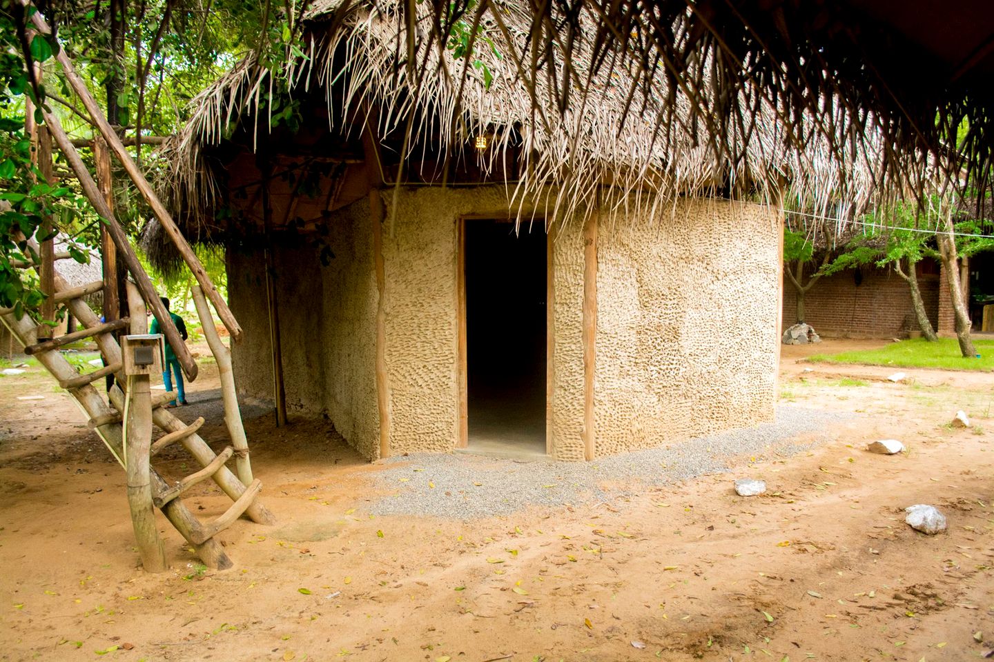 Family-Friendly Tree House with Swimming Pool Access in Southern Sri Lanka