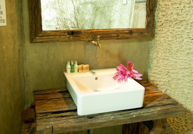 Tree Houses (Tissamaharama, Southern Province, Sri Lanka)