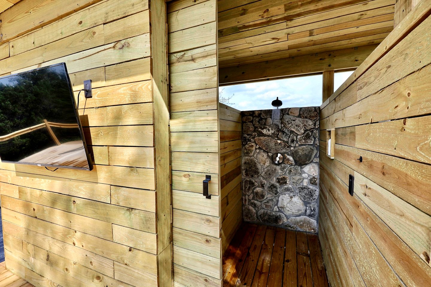 Secluded Romantic Yurt with Hot Tub in Wimberley, Texas