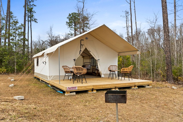 Outdoor Adventure Basecamp: World-Class Fishing, Hiking Trail & Pet-Friendly Fun in Wewahitchka, Florida