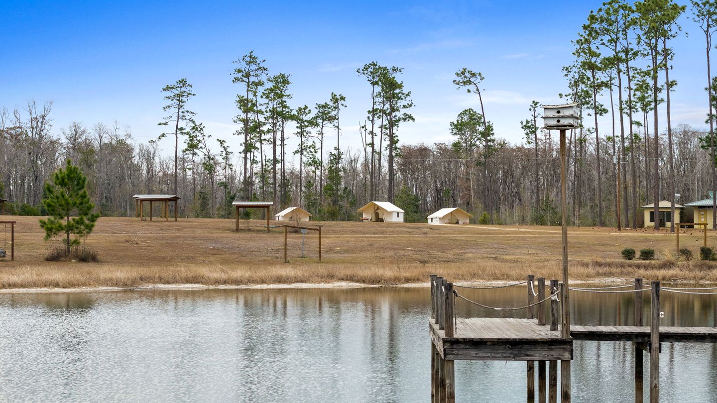 Outdoor Adventure Basecamp: World-Class Fishing, Hiking Trail & Pet-Friendly Fun in Wewahitchka, Florida