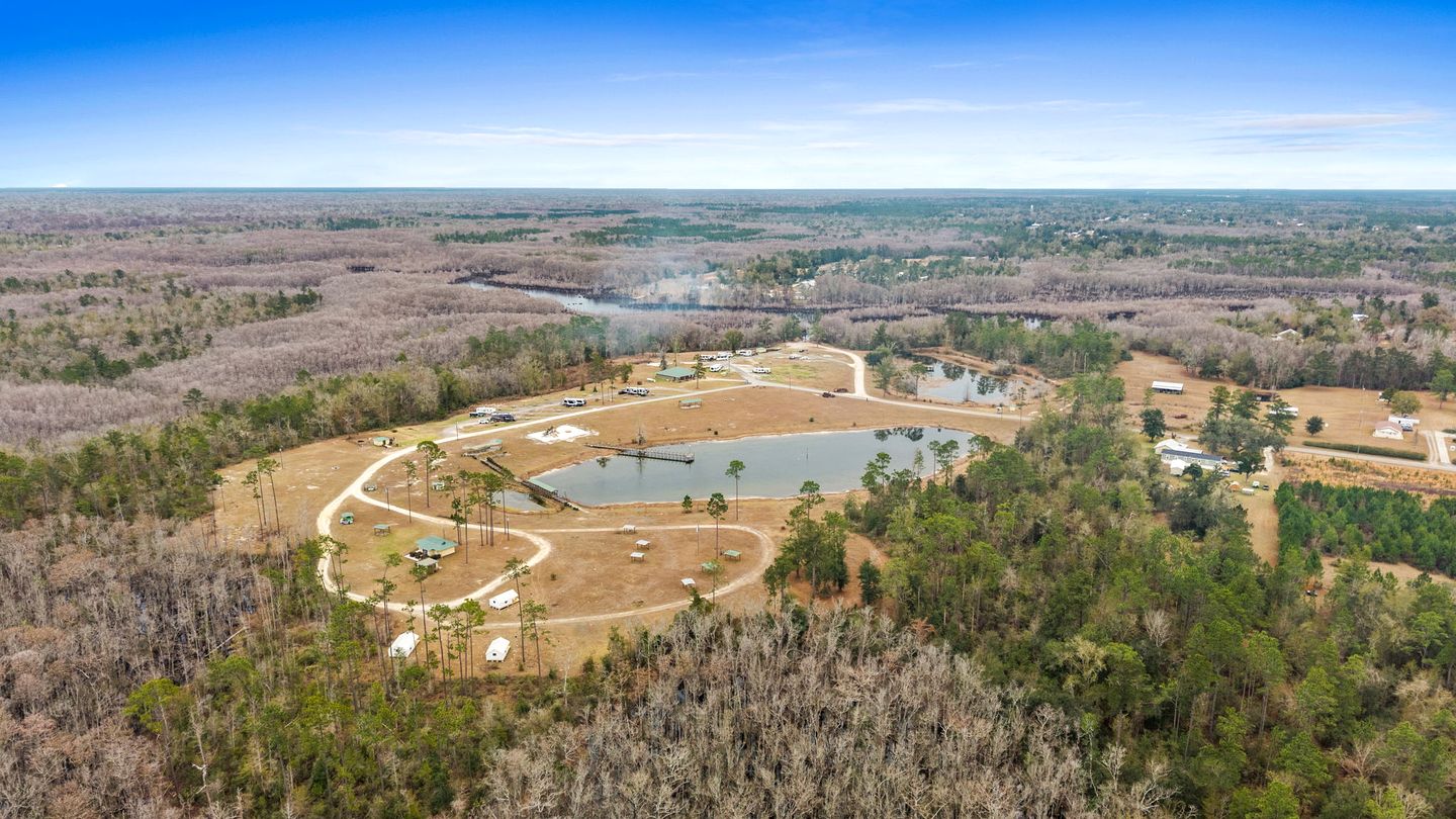 Outdoor Adventure Basecamp: World-Class Fishing, Hiking Trail & Pet-Friendly Fun in Wewahitchka, Florida