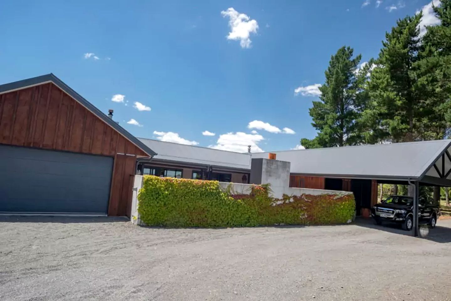 Secluded Country Cabin with a Shared Pool near Hastings, North Island