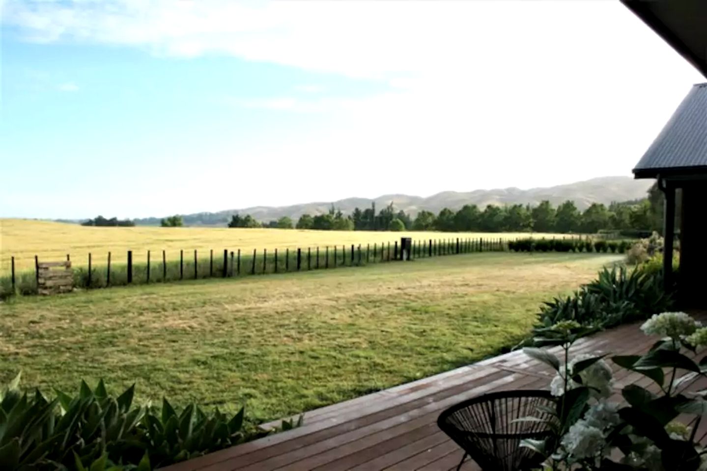 Secluded Country Cabin with a Shared Pool near Hastings, North Island